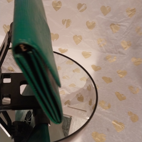 Authentic Louis Vuitton Epi Leather Green  Long  Wallet - Picture 4 of 15